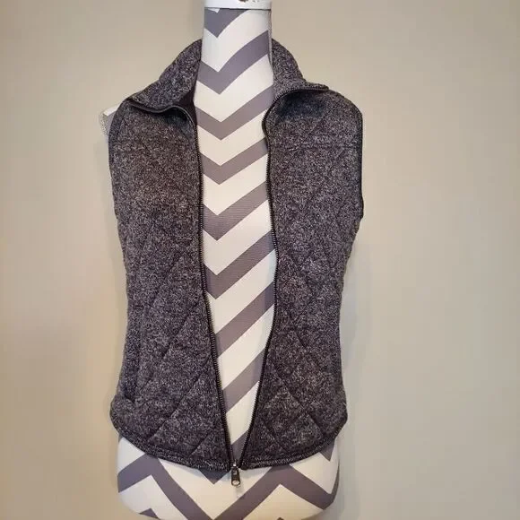 Quilted Knit Vest - Picture 2 of 8